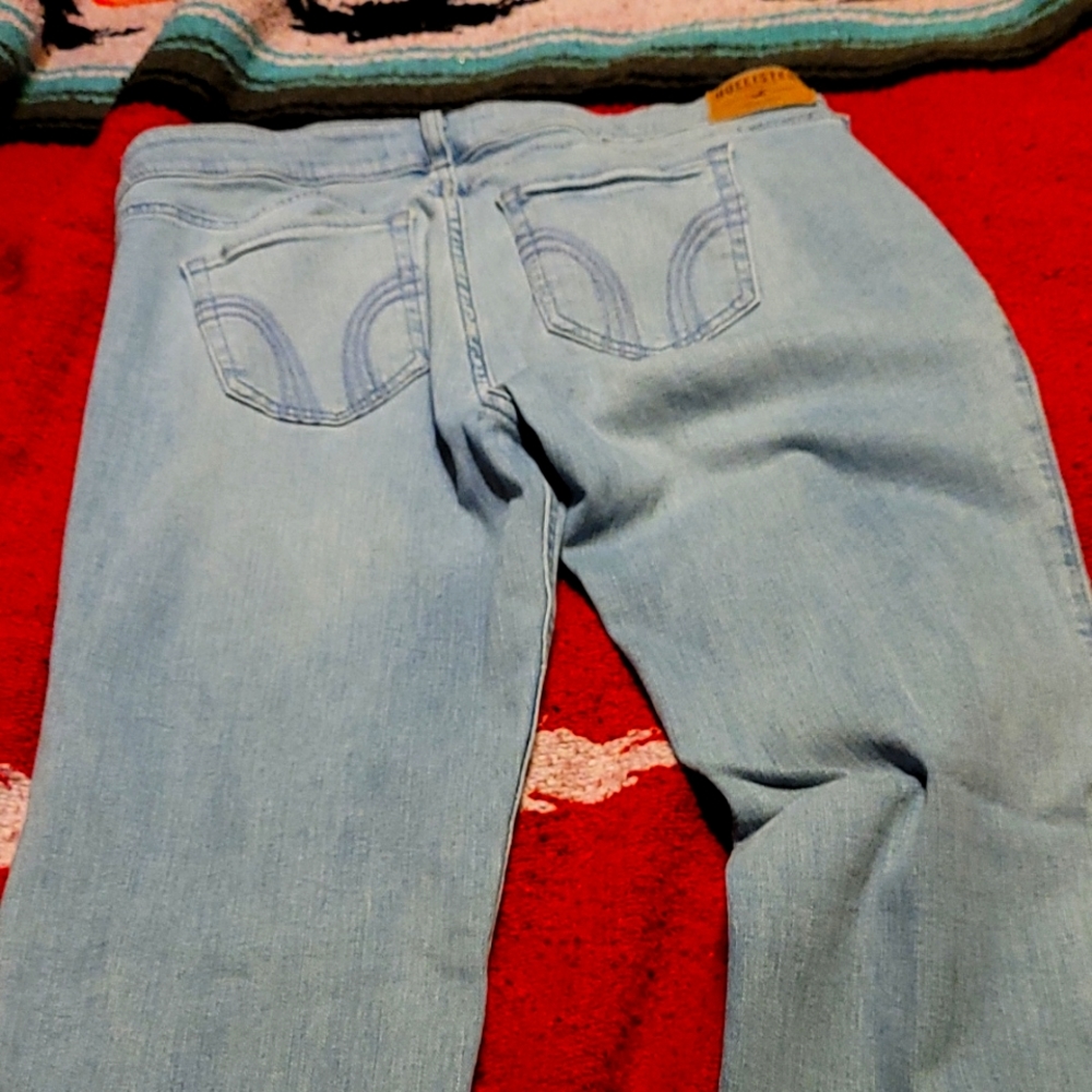 Never worn hollister bootcut jeans. Size 31 x 33